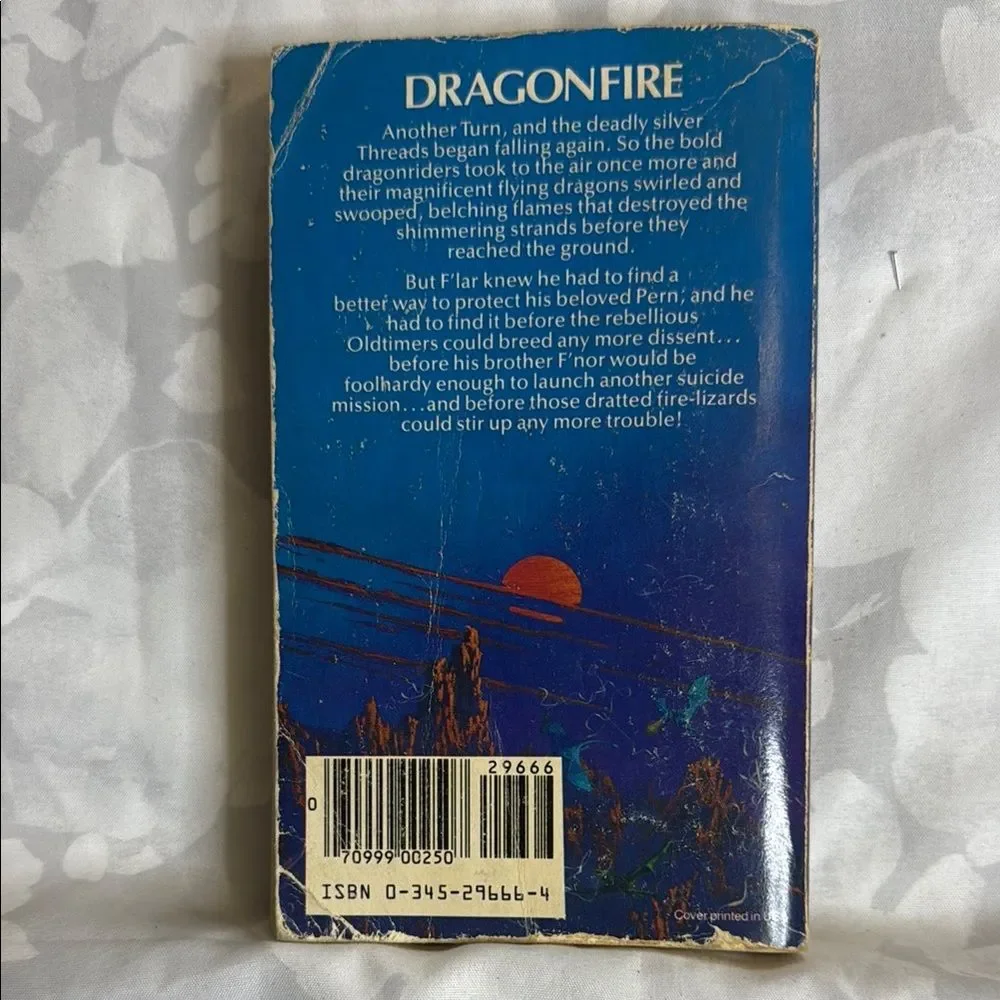 Dragonquest by Anne McCaffrey Paperback